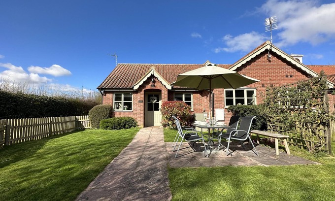 Irstead Cabaña | Little Broad Cottage Norfolk 2 Bedroom, Sleep 4