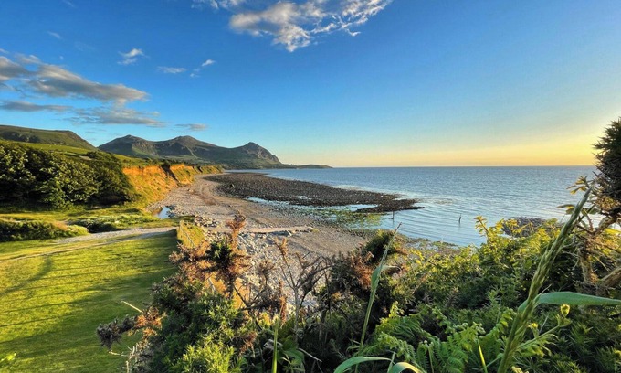 Trefor Cabaña | Cottage - Sleeps 4 - Pet Friendly - Terrace