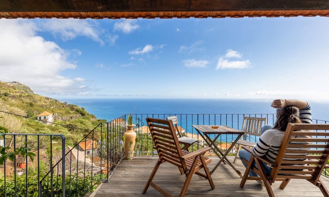 Arco da Calheta Cabaña | Cottage Sol, a special retreat facing the sun