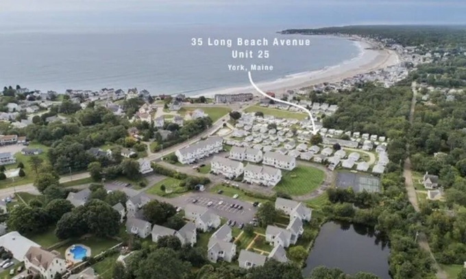 York Beach Cabaña | Cottage steps from Long Sands