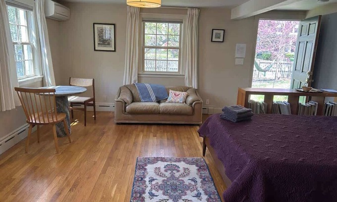 Concord Apartamento | Cottage Suite "A" - Walk to Shops, Train, History