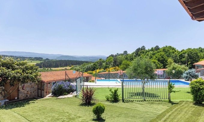Marcelle Cabaña | Casita de campo 'Tunino' con vistas a la montaña, piscina compartida y Wi-Fi