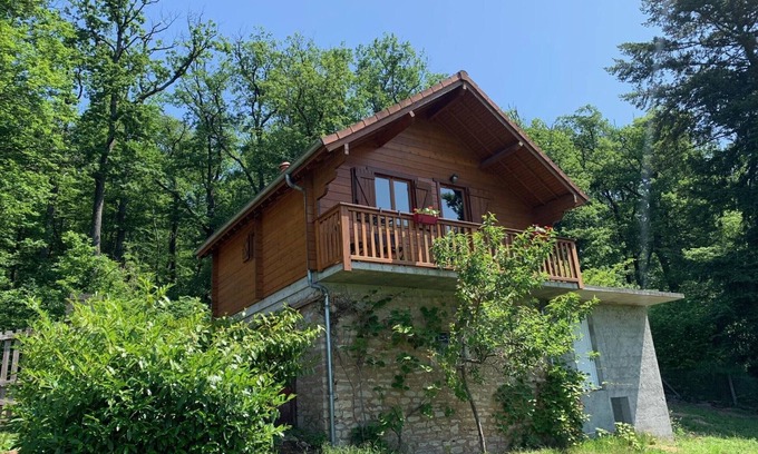 Saint-Bonnet-Troncais Apartamento | Chalet con Aire Acondicionado, Wi-Fi y Mascotas Bienvenidas en Saint-Bonnet-Tronçais