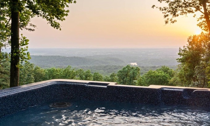 Kabletown Cabaña | Cottage w/ Hot Tub and 100-Mile Valley Views!