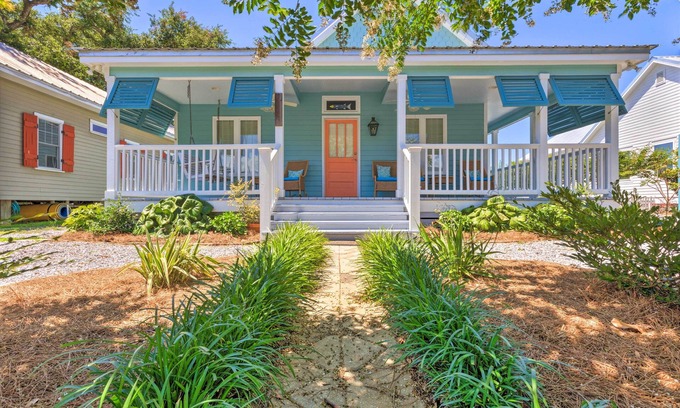 Old Town Cabaña | ¡NUEVO! Cottage w / Porch - 3 minutos a pie de la bahía de St. Louis