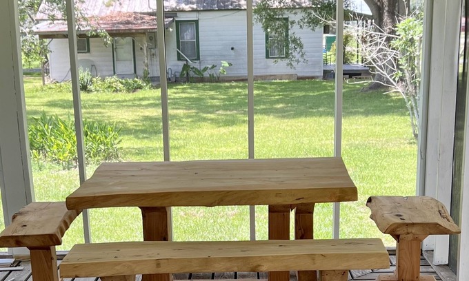 Summerdale Cabaña | Cottage w/Screened In Porch & Outdoor Space