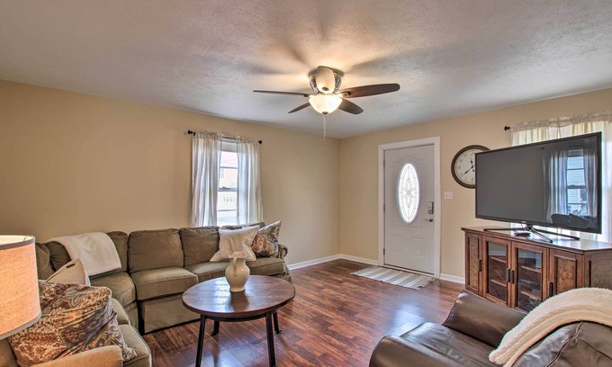 Ste Genevieve Cabaña | Cottage w/ Yard, Walk to Historic Attractions