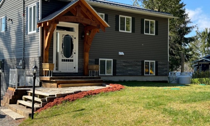 Front of Yonge Chalet De Esquí | Cottage waterfront