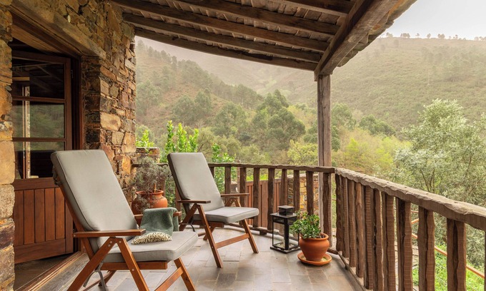 Lousa Casa | Casa rural con una magnífica vista sobre el valle del arroyo de Cerdeira