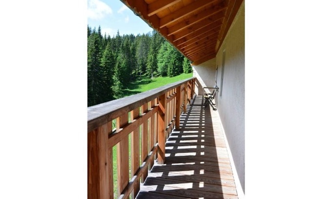 Les Moussieres Casa | Cottage with Balcony in the Haut-Jura Natural Park