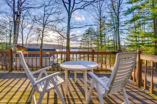 Lake Casa | Cottage with Deck and Bluff Lake Views Walk to Beach!