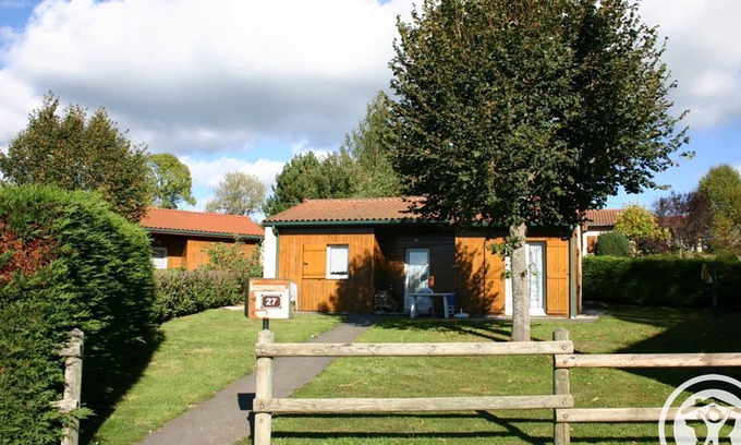 Usson-en-Forez Cabaña | Casa Rural con Chimenea, Terraza y WiFi - Se Admiten Mascotas