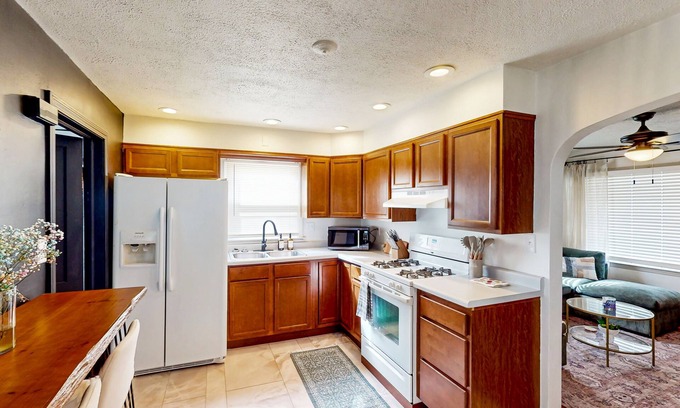 Indianapolis Casa | Cottage with front porch, fenced yard, washer/dryer, & AC - convenient location