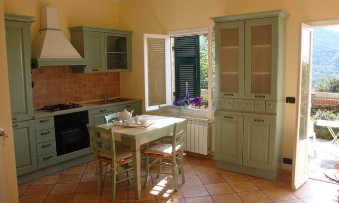 Vasia Casa | Cottage with garden, flooded with natural light, 2 bedrooms, Internet Free!