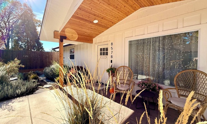 Grants Pass Casa | Cottage with gated driveway near downtown & river