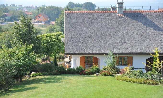 Beltinci Apartamento | Cottage with IR Sauna and Hot Tub