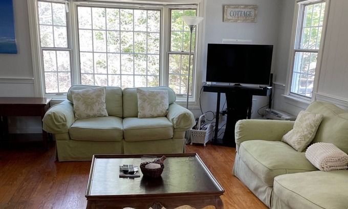 West of Town Casa | Cottage with large private yard