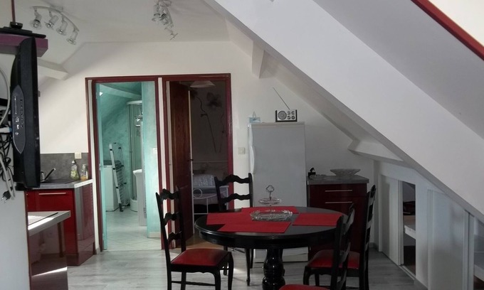 Le Gros-Theil Apartamento | Casa de campo con piscina en el campo tranquilo