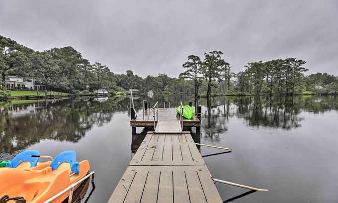 Brices Creek Cabaña | Cottage with Patio & Shared Waterfront Perks!