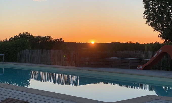 Bars Cabaña | casa de campo con piscina y pista