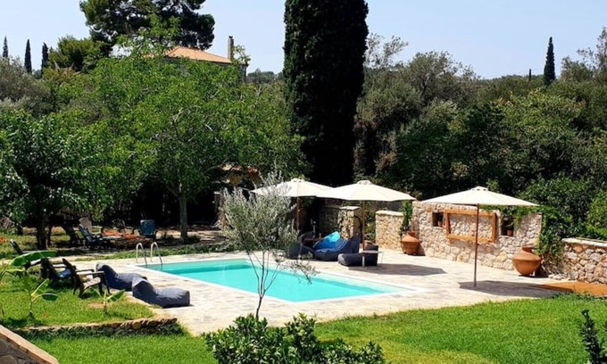 Troezen Cabaña | Cottage with Private Pool