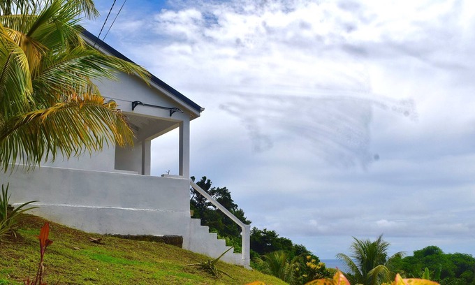 Barroui Cabaña | Cottage with stunning mountain and ocean views