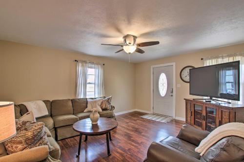 Ste Genevieve Casa | Cottage with Yard, Walk to Historic Attractions