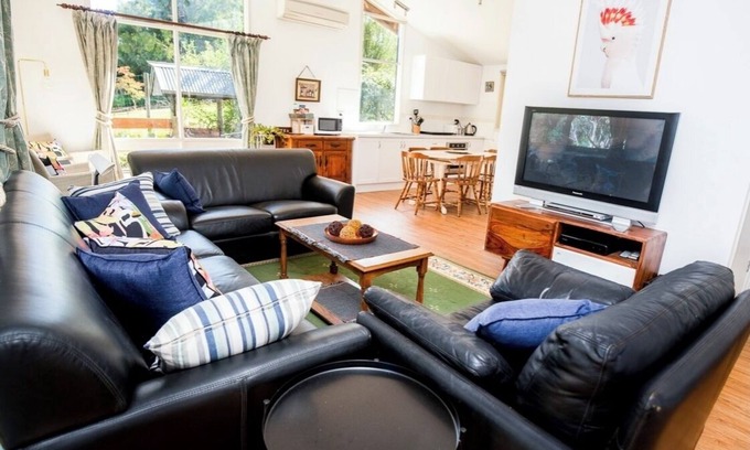 Don Valley Casa | Cottage-Yarra Valley-10 Acres-Breakfast Inc-15 Mins From Healesville & Warburton