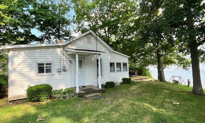 Fulton Casa | Cottages on Sand Lake - The Lazy Lakehouse