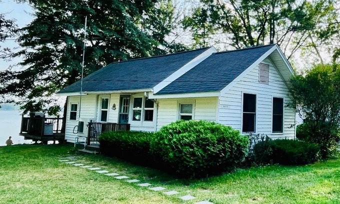Fulton Casa | Cottages on Sand Lake - The Cozy Cottage