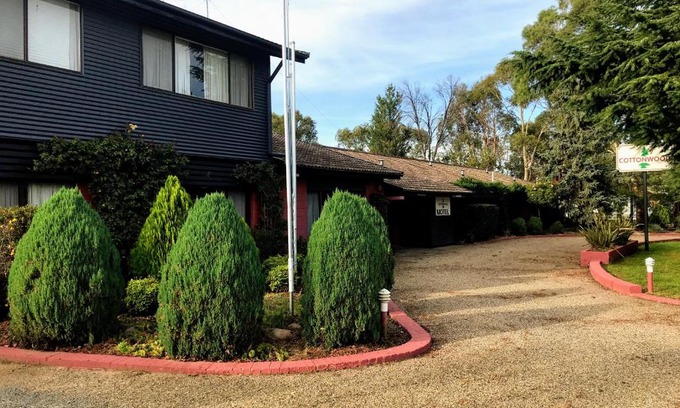 Berridale Hotel | Cottonwood Lodge