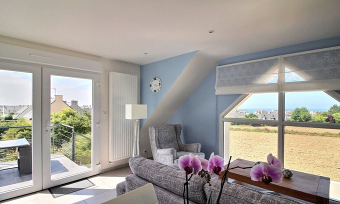 Roscoff Apartamento | Couleurs du temps, alojamiento turístico amueblado de 4 estrellas, en Roscoff con vista al mar