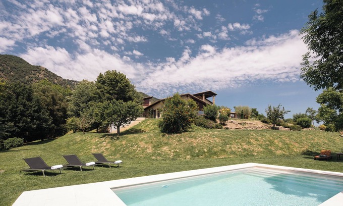 Sant Pere de Torelló Villa | Casa rural 'Mas Redortra' con vistas a la montaña, Wi-Fi y aire acondicionado
