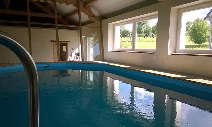 Saint-Germain-de-Coulamer Cabaña | Casa de campo con piscina privada climatizada cubierta. .