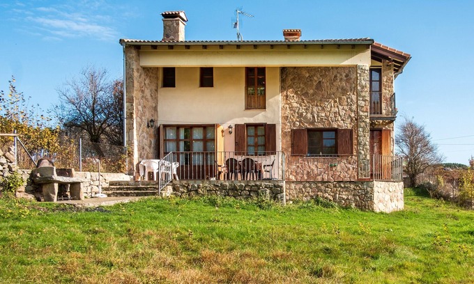 San Martin del Pimpollar Casa | Casa rural 'La Puerta De Gredos' con vistas a la montaña, terraza privada y Wi-Fi