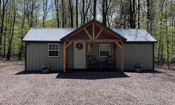 Central City Cabina | Country cabin 2. Minutes from Mountain Ridge ATV Park and Flight 93 Memorial.