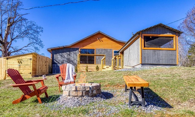 Kodak Cabina | Country Cabin Fence Area for Dogs Hot Tub Games