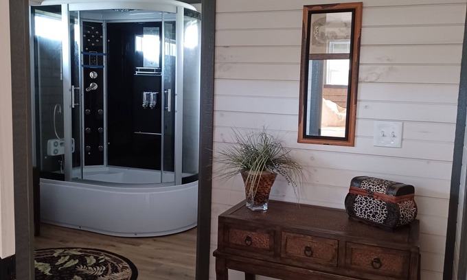 Monkton Cabina | Country cabin in horse country