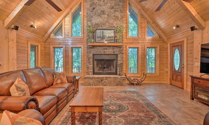 Springdale Cabina | ‘Country Cabin’ w/ Wraparound Deck & Views!