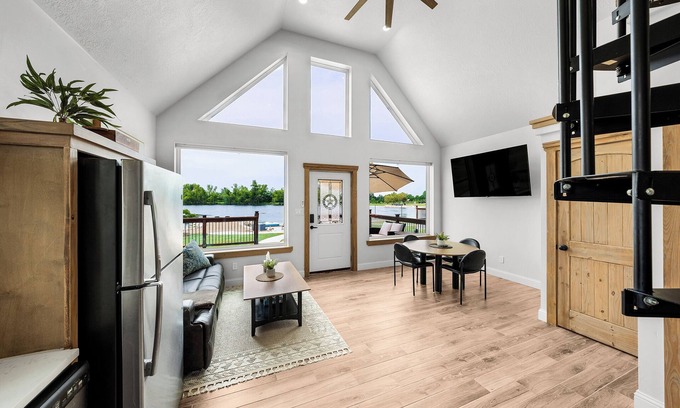 Point Casa | Country Cabin With King bed, Loft and Beach! #1