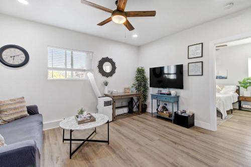 Loomis Casa | Country Charmer Single Story Cottage Pet Friendly