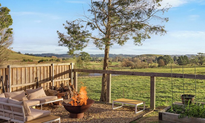 Moss Vale Casa | Country Charming. Enjoy your morning coffee with our cow neighbours!