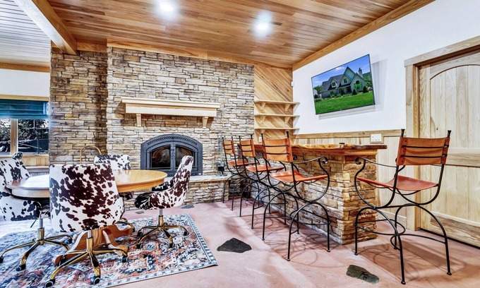 Ellicottville Casa | Country Chateau’ with Hot Tub & Incredible Views on 15 Acres