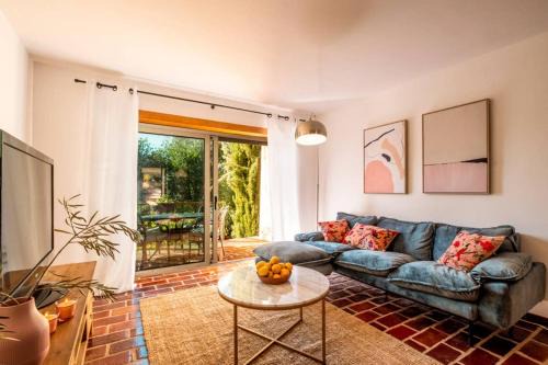 Alcantarilha Apartamento | Country chic duplex in Algarve