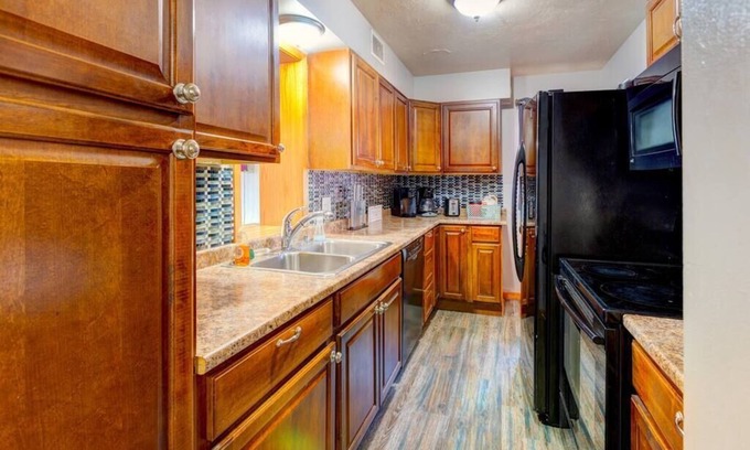 Lincoln Casa | Country Club House! S