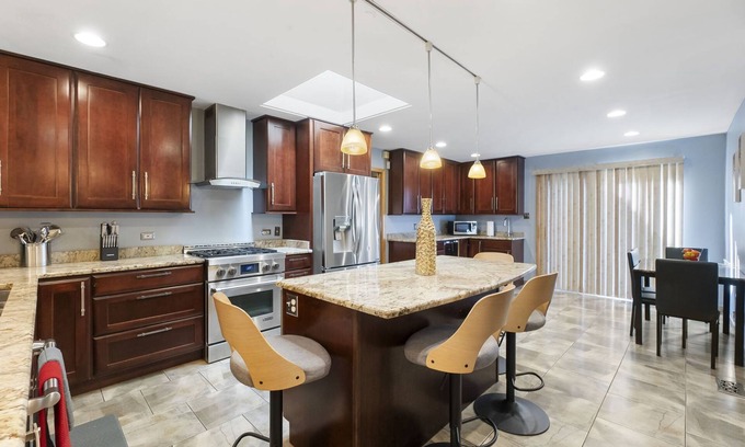 Country Club Hills Casa | Country Club Hills FHS Rental