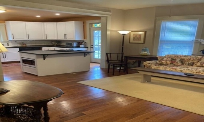 Kingston Springs Casa | Country Comfort near Nashville at the Flying Pig Inn