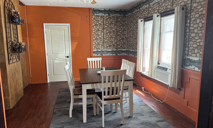 Duncansville Casa | Country Comfort, 3 BR DR LR Kitchen & FB. Large yard. East Freedom PA
