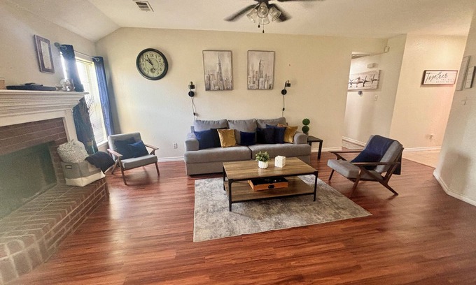 Seagoville Casa | Country Style Comfy Living in Texas