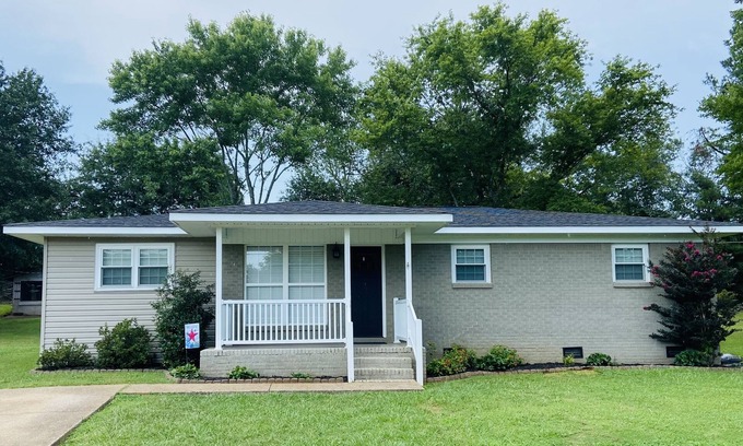 Rogersville Casa | Country Convenience and Half a Mile to Boat Ramp.